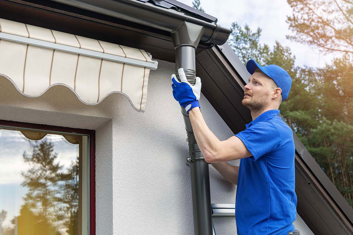 Professional seamless gutter installation